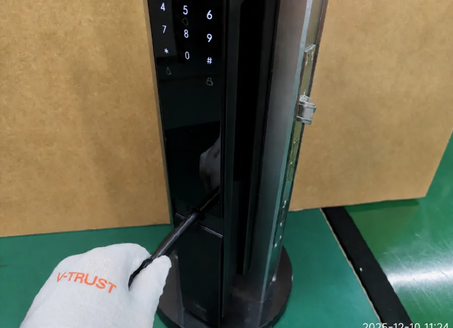Smart Door Lock Mechanical Key Function Check
