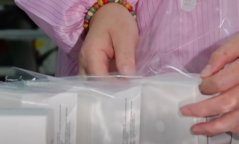 Bluetooth Headsets Appearance Inspection Cleaning