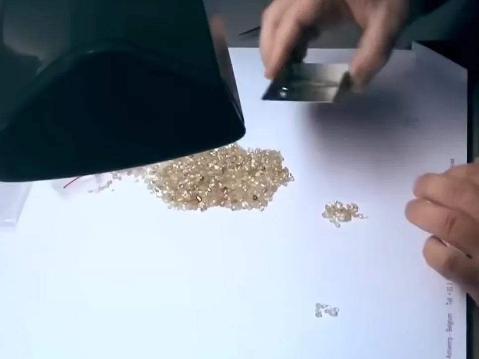 Metal Jewelry QC Cleaning