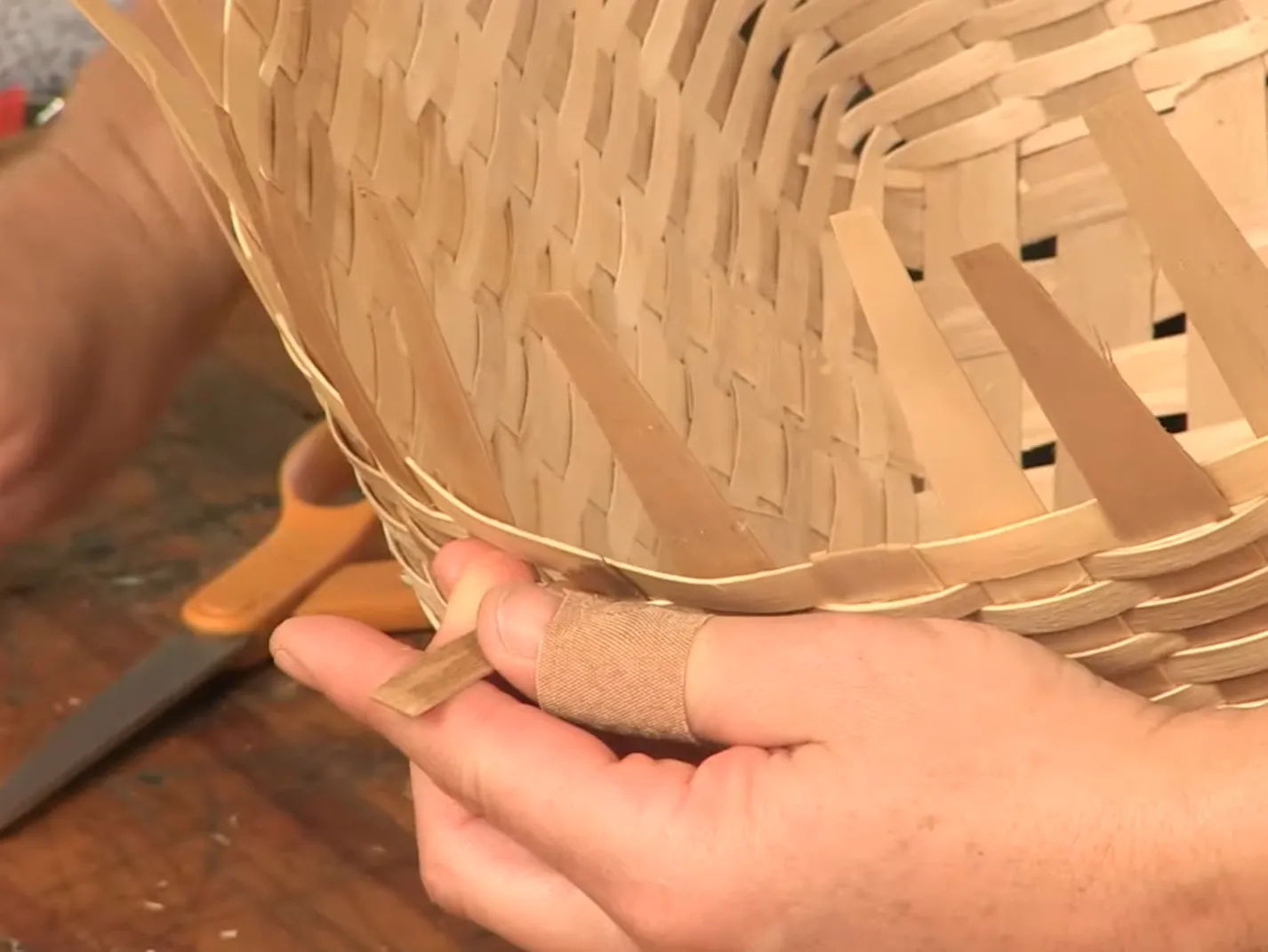 Handicrafts Rim Border Finishing