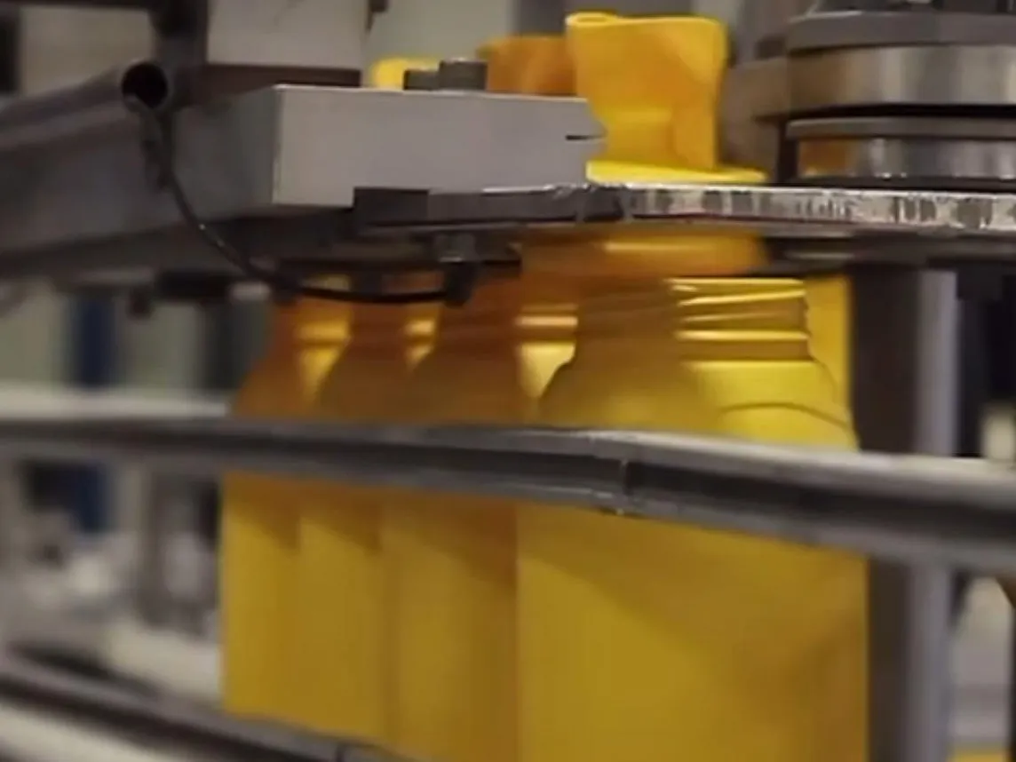 Plastic Packaging Jar Trimming