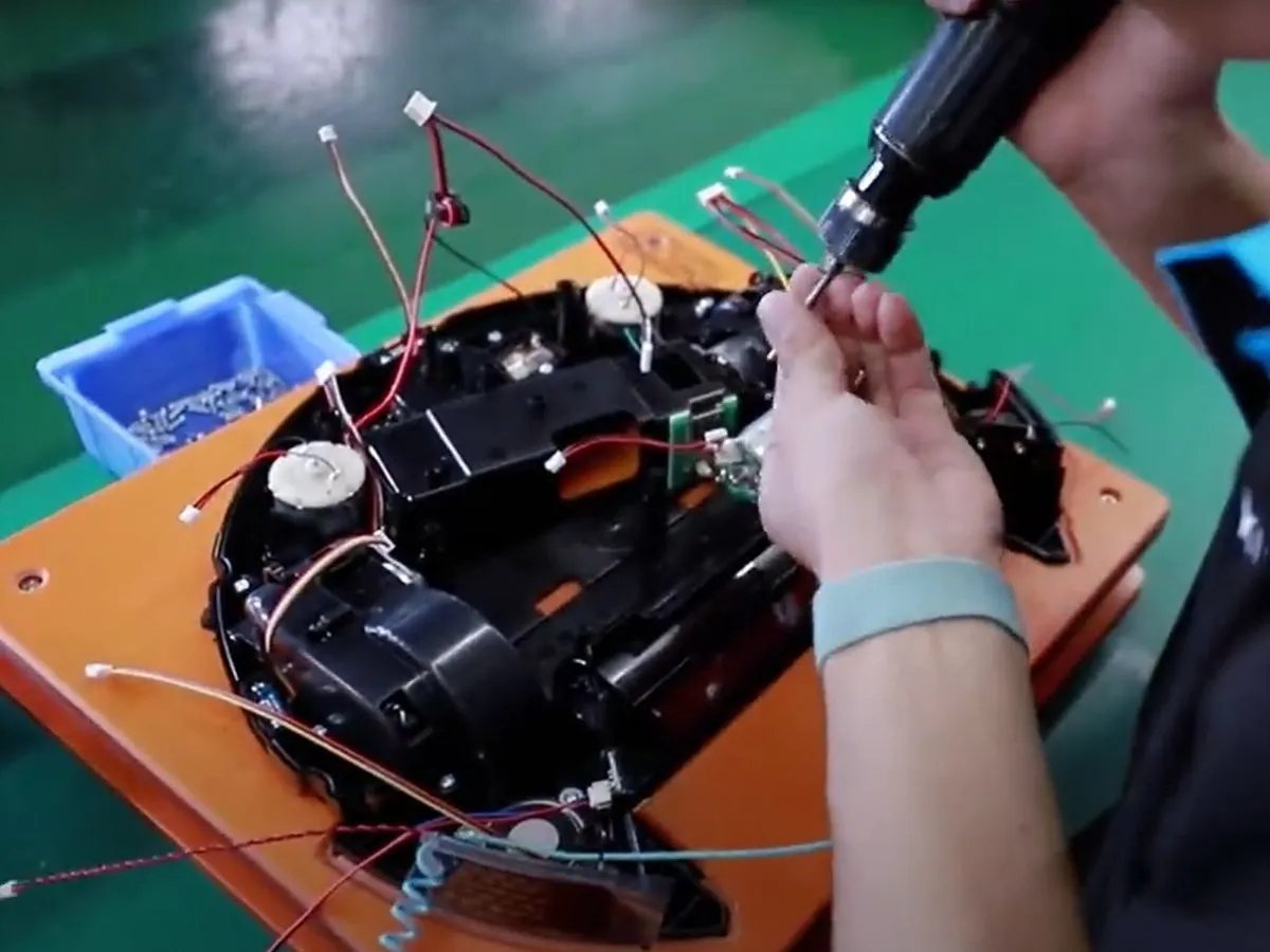 Robot Cleaner Dustbin Filtration Assembly