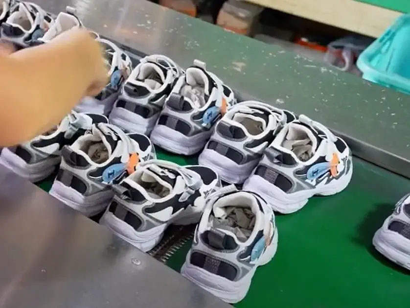Sports Shoes Finishing Trimming
