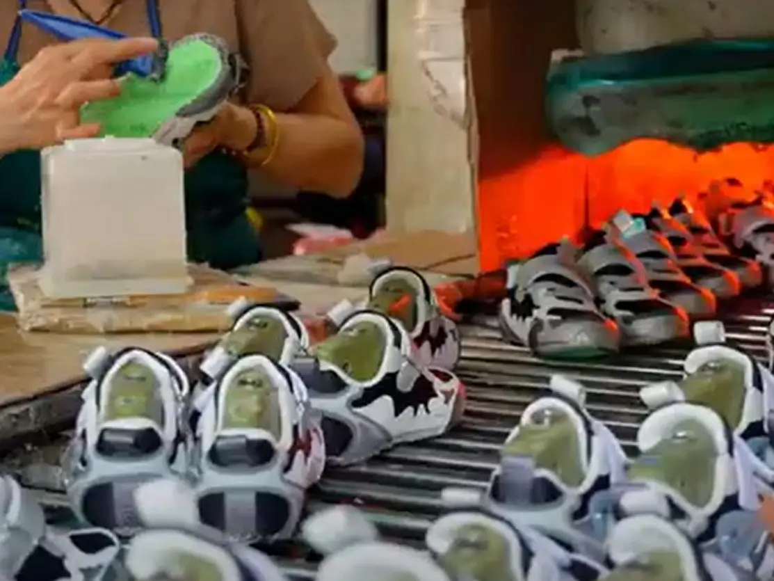Sports Shoes Upper Sole Bonding