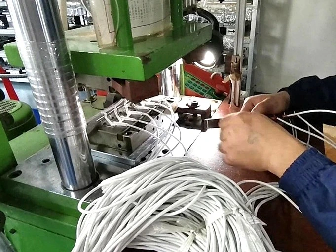 USB Charging Cable Inner Outer Molding Injection